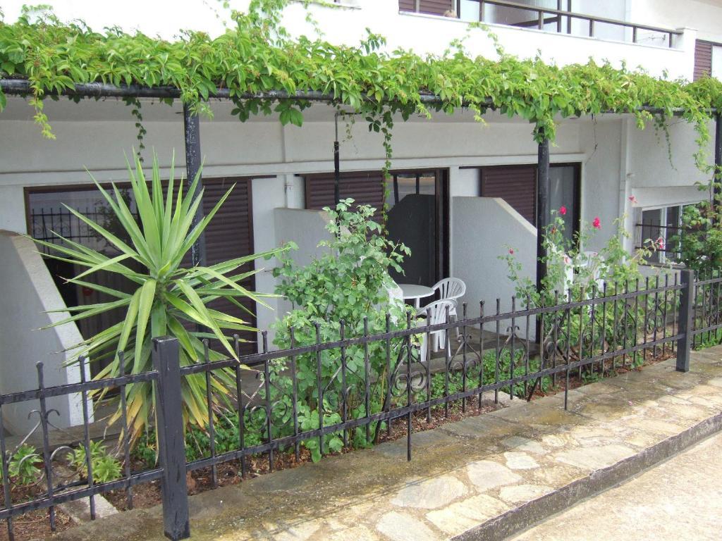 Kiwi Apartments Néa Fókaia Exterior foto